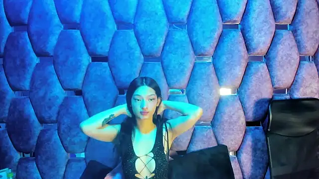 Aurora 18 online show from 10-14-25, 02:18