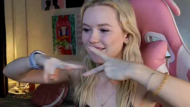 LexieLoree online show from 01-24-25, 07:41