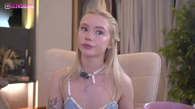 LexieLoree online show from 04-25-26, 02:36
