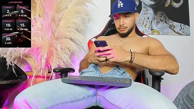 Snapshot of sanjuan01 chatting on 10-30-25, 08:42 sanjuan01 online show from 10-30-25, 08:42