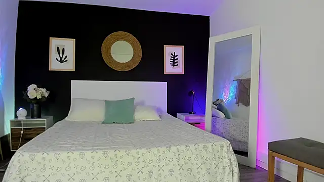 Snapshot of VioletPaket chatting on 02-12-26, 11:27 VioletPaket online show from 02-12-26, 11:27