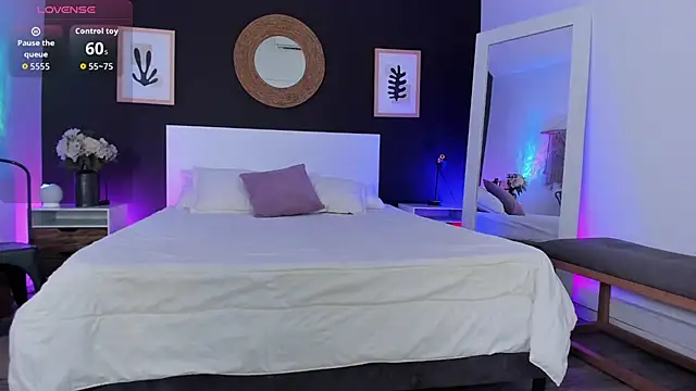 Snapshot of VioletPaket chatting on 02-19-26, 12:12 VioletPaket online show from 02-19-26, 12:12