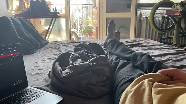 Snapshot of kameray12 chatting on 03-01-25, 08:45 kameray12 online show from 03-01-25, 08:45