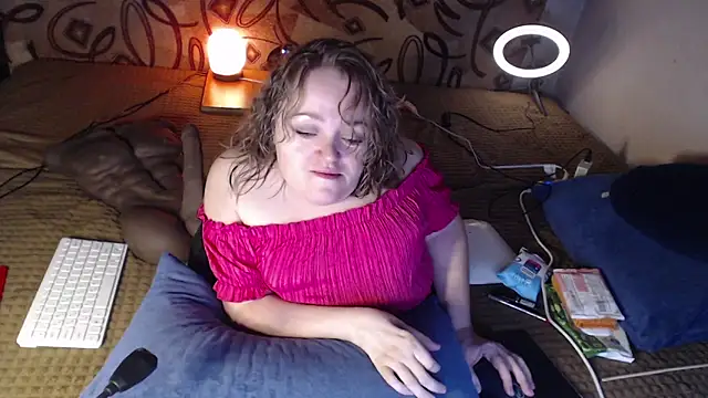 MiniNatalie online show from 01-25-25, 04:03