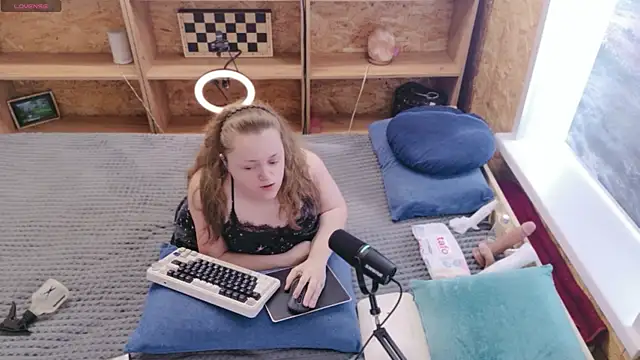 MiniNatalie online show from 05-15-26, 09:05