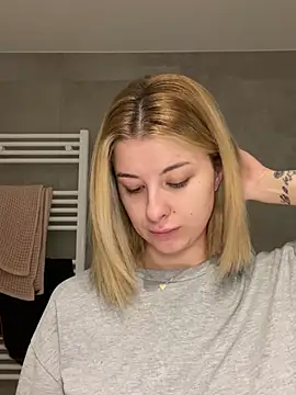 Mia-Minou online show from 01-04-25, 10:38