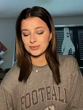 Mia-Minou online show from 10-10-25, 09:41