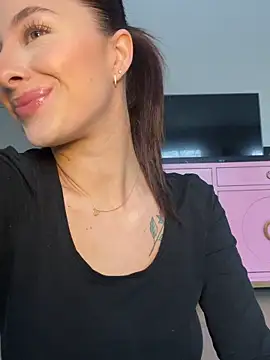 Mia-Minou online show from 02-10-26, 10:52