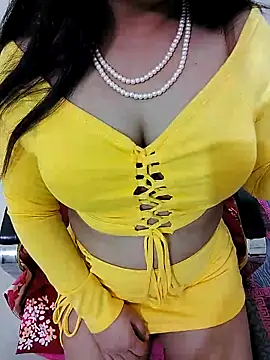 Snapshot of SHUBHI880 chatting on 03-03-25, 01:31 SHUBHI880 online show from 03-03-25, 01:31