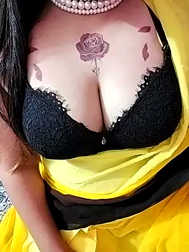 Snapshot of SHUBHI880 chatting on 09-10-25, 05:35 SHUBHI880 online show from 09-10-25, 05:35