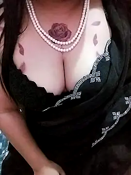 Snapshot of SHUBHI880 chatting on 09-21-25, 10:28 SHUBHI880 online show from 09-21-25, 10:28