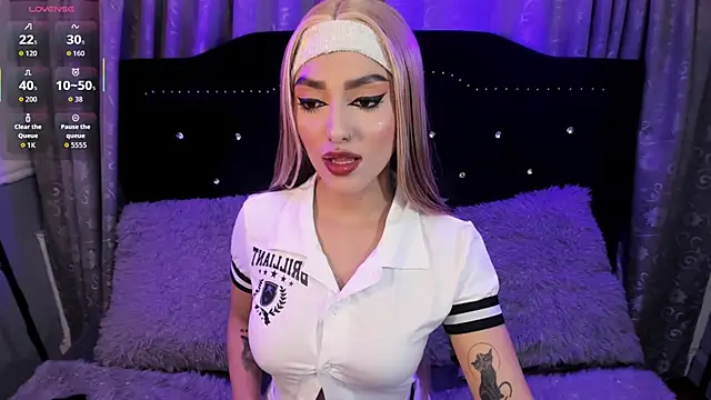 Snapshot of hallsredd chatting on 11-10-25, 10:53 hallsredd online show from 11-10-25, 10:53