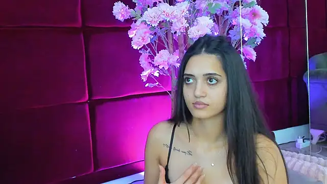 Snapshot of Alexxa chatting on 10-17-25, 05:59 Alexxa online show from 10-17-25, 05:59