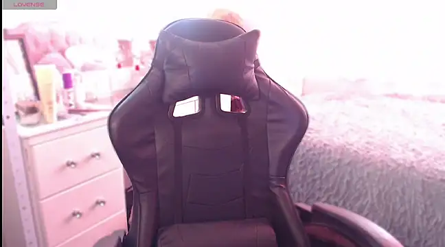 Snapshot of Beamber_ chatting on 03-16-25, 01:49 Beamber online show from 03-16-25, 01:49