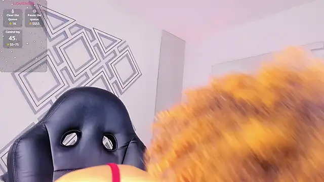 Snapshot of _CurlyGirl_ chatting on 02-01-25, 10:02 CurlyGirl online show from 02-01-25, 10:02