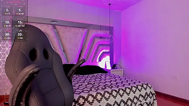 Snapshot of _CurlyGirl_ chatting on 02-14-25, 10:25 CurlyGirl online show from 02-14-25, 10:25