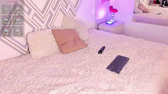 Snapshot of _CurlyGirl_ chatting on 03-10-25, 10:45 CurlyGirl online show from 03-10-25, 10:45