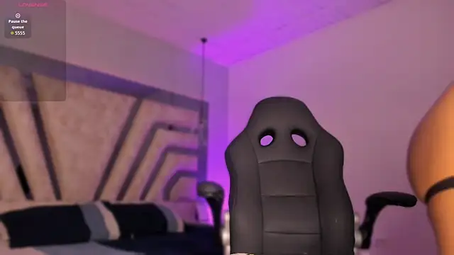 Snapshot of _CurlyGirl_ chatting on 09-12-25, 08:20 CurlyGirl online show from 09-12-25, 08:20