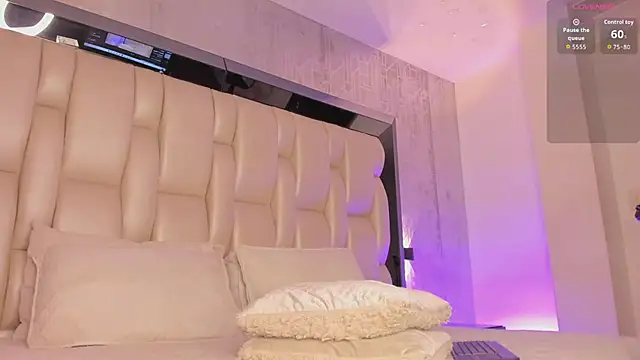 Snapshot of _CurlyGirl_ chatting on 10-30-25, 08:09 CurlyGirl online show from 10-30-25, 08:09