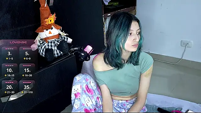 Camila---torres online show from 10-29-25, 02:25