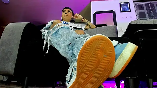 Snapshot of vivi-honey chatting on 10-02-25, 12:17 vivi-honey online show from 10-02-25, 12:17