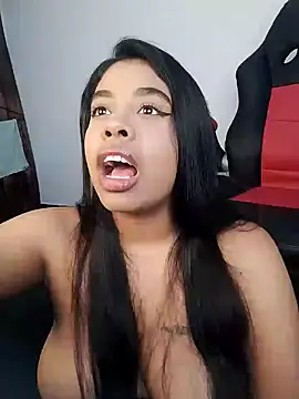 Snapshot of Fanny_Klean chatting on 01-31-25, 09:16 Fanny Klean online show from 01-31-25, 09:16