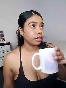 Snapshot of Fanny_Klean chatting on 02-13-25, 06:20 Fanny Klean online show from 02-13-25, 06:20