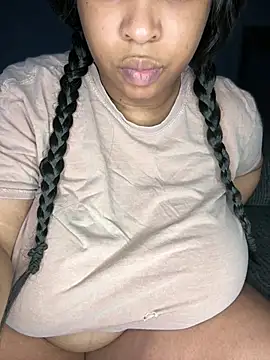 MissAriisback online show from 04-22-26, 05:10