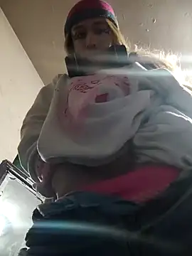 Snapshot of gabelove369 chatting on 02-04-25, 02:43 gabelove369 online show from 02-04-25, 02:43