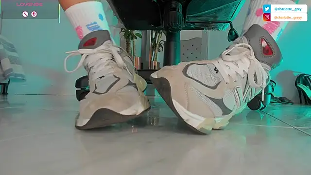 charlotte  grey online show from 10-13-25, 08:09