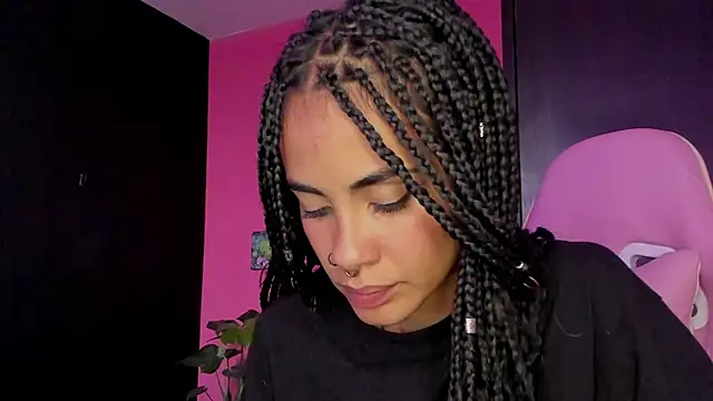 Juanadearco5 online show from 12-15-24, 10:04