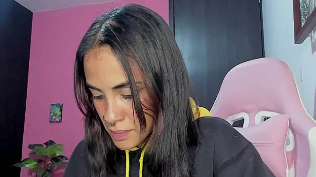 Juanadearco5 online show from 12-17-24, 10:54