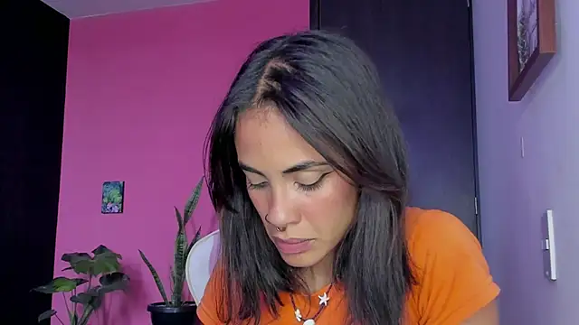 Juanadearco5 online show from 12-18-24, 09:08