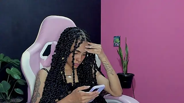 Juanadearco5 online show from 01-16-25, 01:16