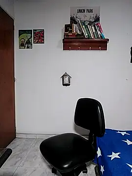 Snapshot of chero_95 chatting on 10-14-25, 07:36 chero 95 online show from 10-14-25, 07:36