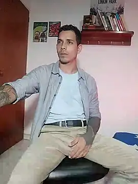 Snapshot of chero_95 chatting on 11-25-25, 10:21 chero 95 online show from 11-25-25, 10:21