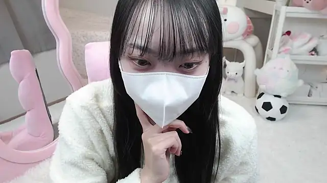Snapshot of momo_room chatting on 12-15-24, 06:51 momo room online show from 12-15-24, 06:51