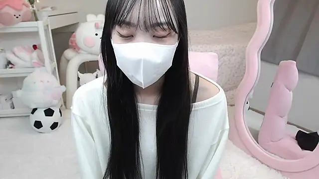 Snapshot of momo_room chatting on 12-16-24, 10:08 momo room online show from 12-16-24, 10:08