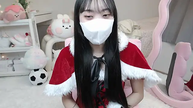 Snapshot of momo_room chatting on 12-21-24, 04:09 momo room online show from 12-21-24, 04:09