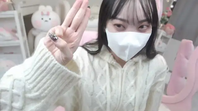 Snapshot of momo_room chatting on 01-04-25, 04:44 momo room online show from 01-04-25, 04:44