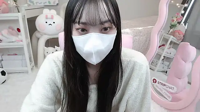 Snapshot of momo_room chatting on 01-12-25, 06:06 momo room online show from 01-12-25, 06:06