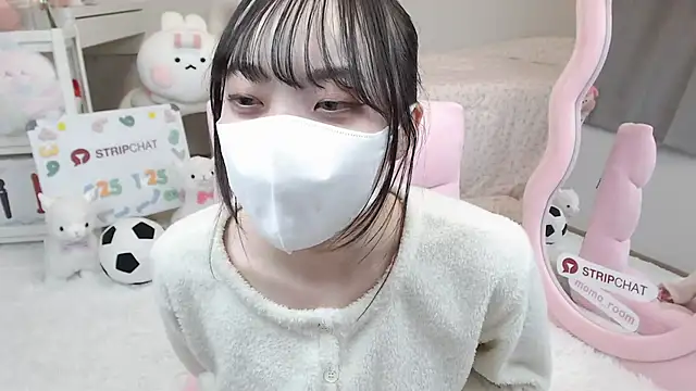 Snapshot of momo_room chatting on 01-25-25, 09:36 momo room online show from 01-25-25, 09:36