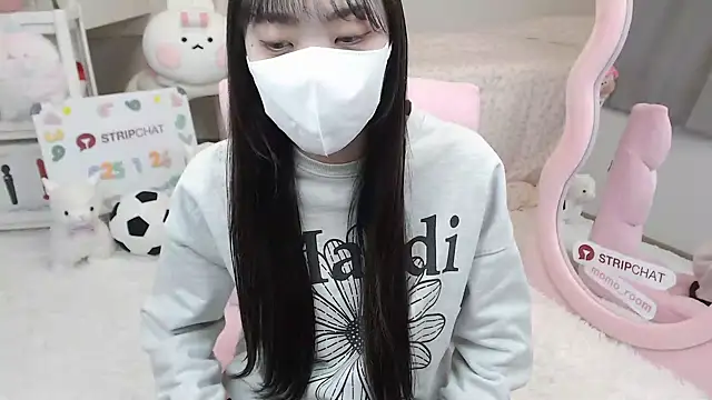 Snapshot of momo_room chatting on 01-26-25, 05:02 momo room online show from 01-26-25, 05:02