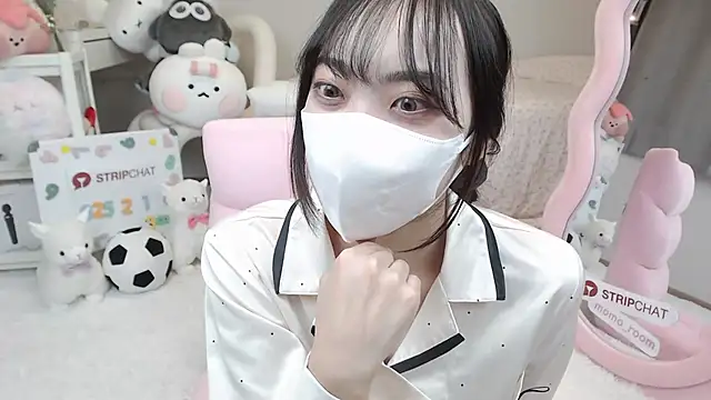 Snapshot of momo_room chatting on 02-01-25, 09:43 momo room online show from 02-01-25, 09:43
