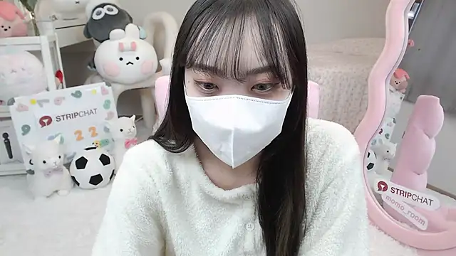 Snapshot of momo_room chatting on 02-02-25, 03:32 momo room online show from 02-02-25, 03:32