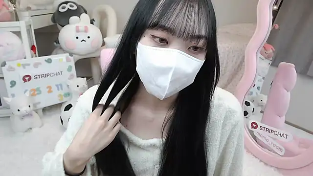 Snapshot of momo_room chatting on 02-11-25, 10:59 momo room online show from 02-11-25, 10:59