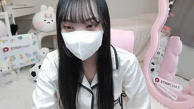 Snapshot of momo_room chatting on 02-16-25, 05:37 momo room online show from 02-16-25, 05:37