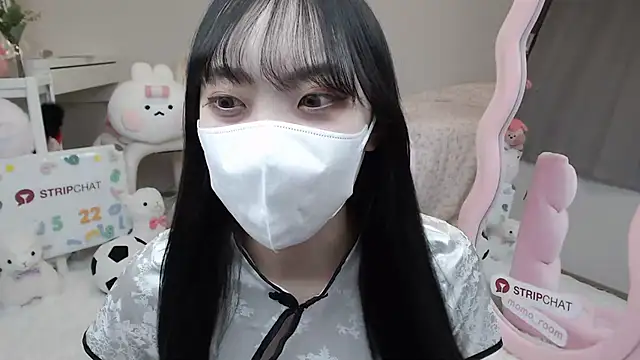 Snapshot of momo_room chatting on 02-22-25, 10:07 momo room online show from 02-22-25, 10:07