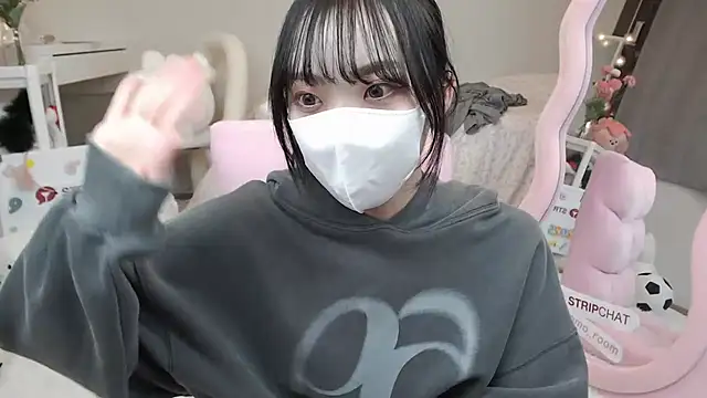 Snapshot of momo_room chatting on 03-01-25, 10:34 momo room online show from 03-01-25, 10:34