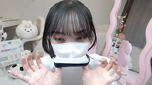 Snapshot of momo_room chatting on 03-02-25, 10:35 momo room online show from 03-02-25, 10:35
